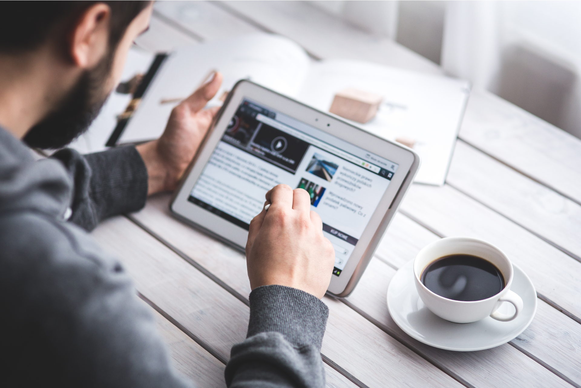 The stakes between advertising content and distribution